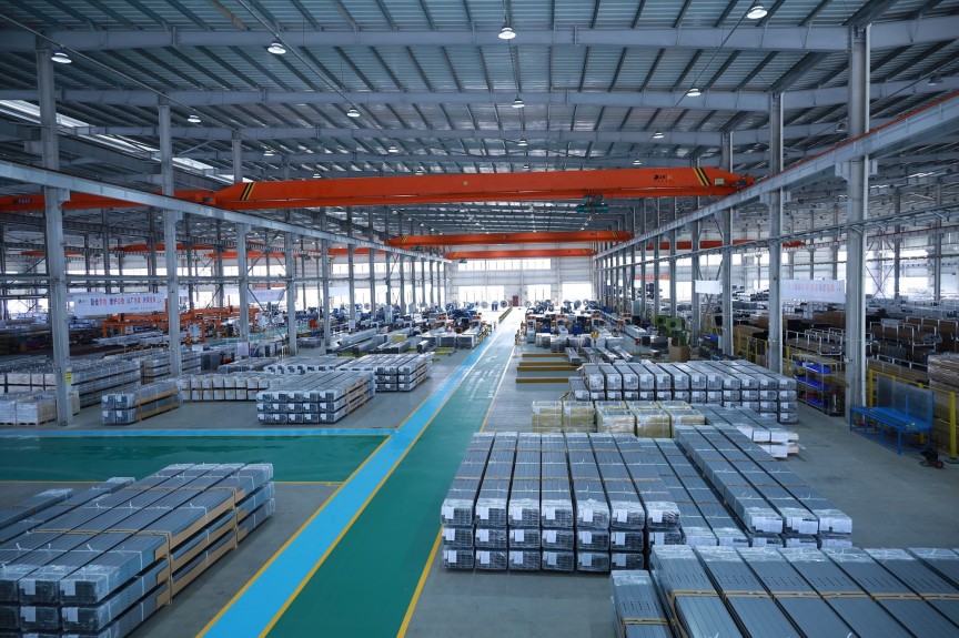 Floor-to-ceiling Curtain Wall Windows /><img src=